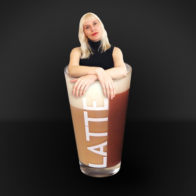 Alle sagen Nomi - Latte Cover